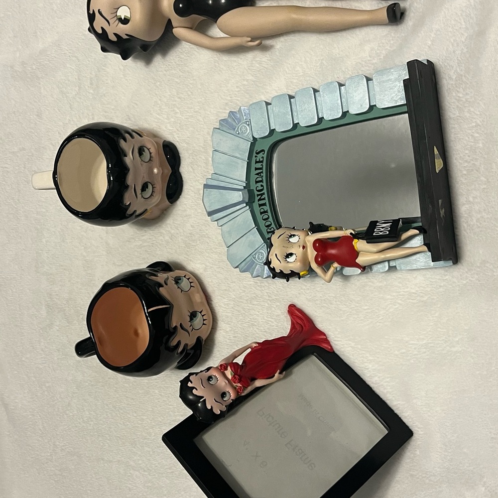 Betty Boop Collectible Set - Red, Black, Blue